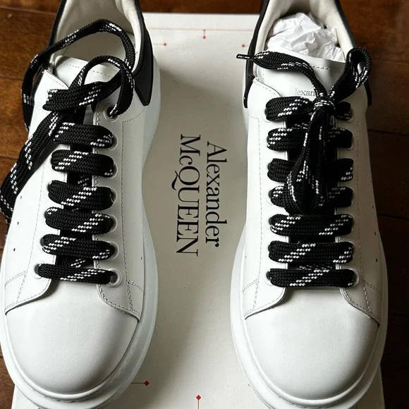 Alexander Mcqueen Sneaker Larry White with black laces. Size 41 - Picture 5 of 6